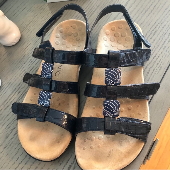 vionic amber sandals